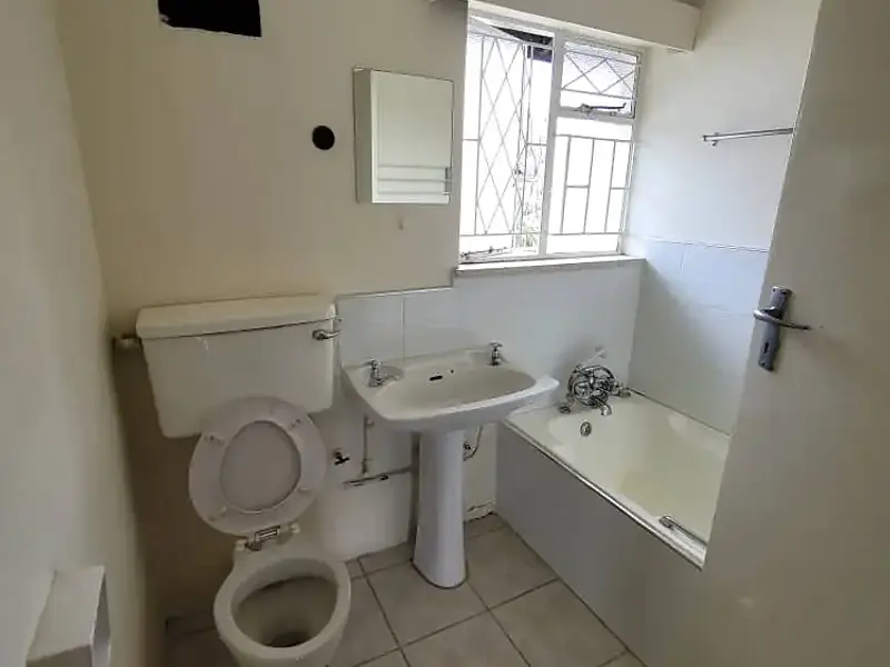 2 bedroomed flat Duplex to Let in Avondale